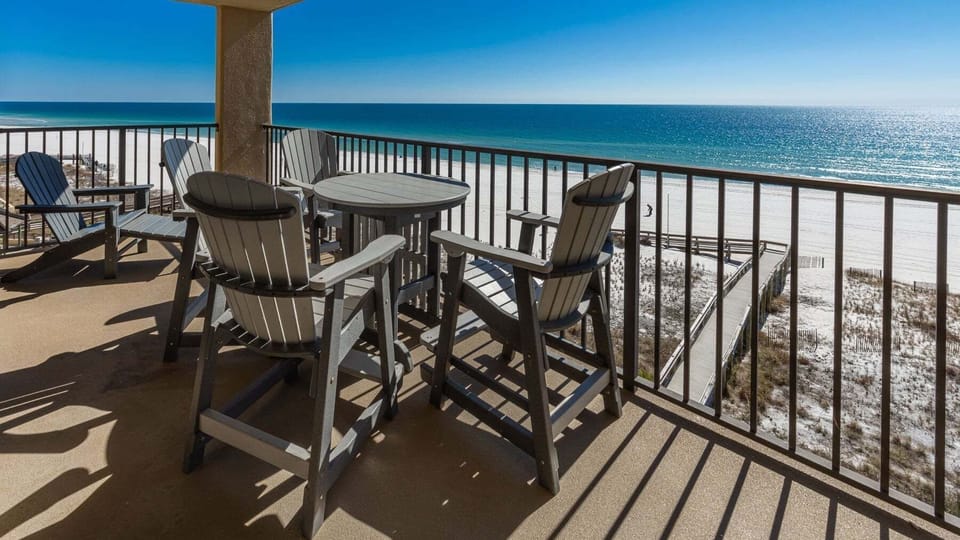 Condo, 2 Bedrooms | Property grounds