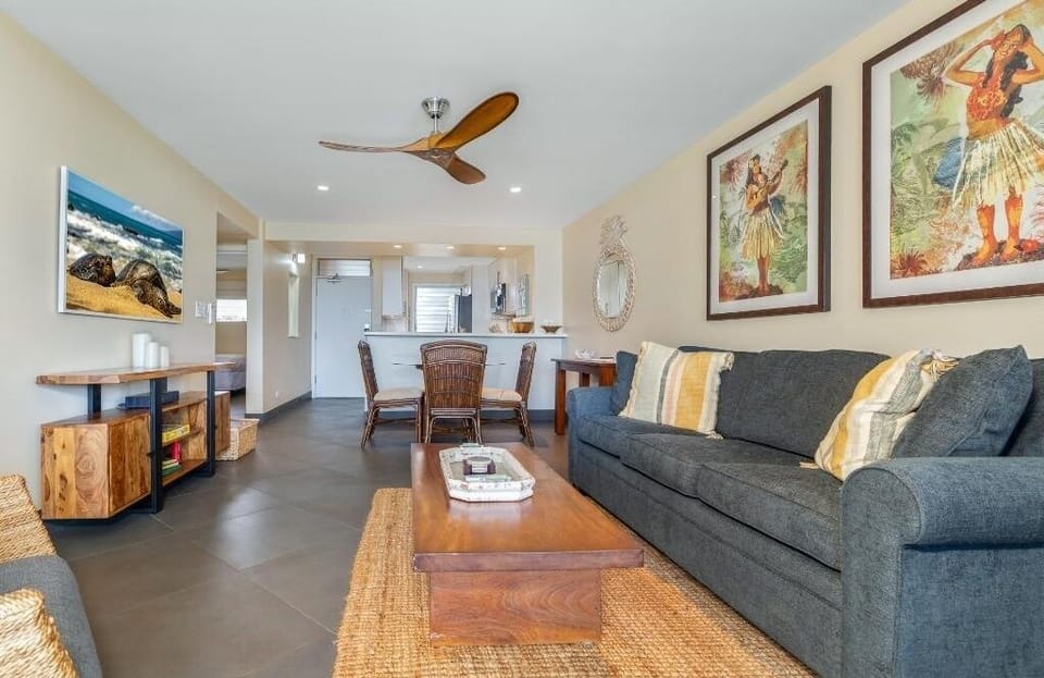 Condo, 2 Bedrooms | Living area