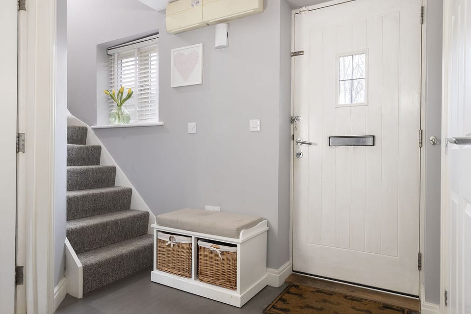 Appledore Cottage Hall - StayCotswold