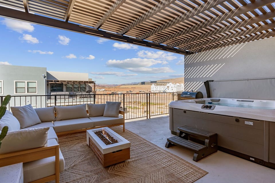 Private Hot Tub + Fire Table