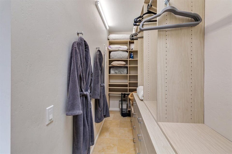 Walk-in Closet