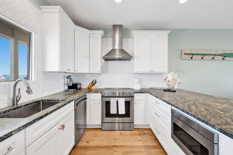 A beautifully appointed kitchen, equipped for all of your cooking needs