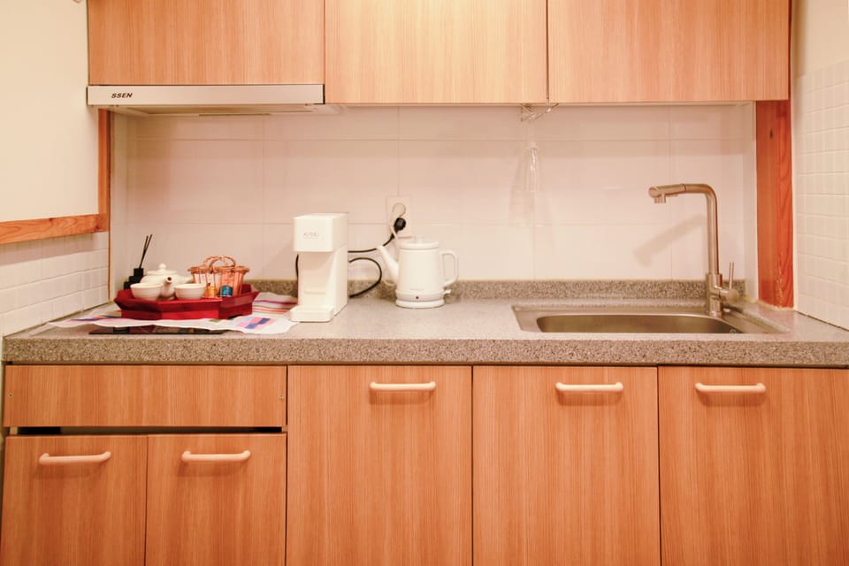 Traditional Double Room | Private kitchen | Mini-fridge, microwave, coffee/tea maker, toaster