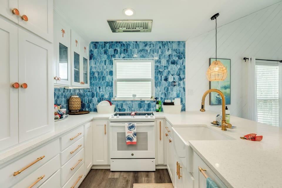 Fully equipped kitchen with pops of color