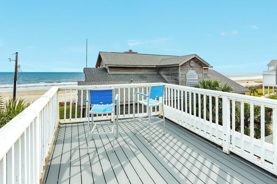 Peek-a-boo Gulf views from the open deck