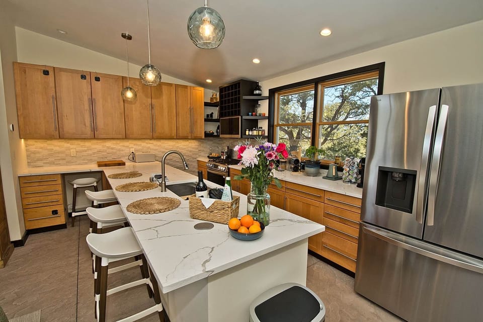 Chef's Kitchen and Bar Seating Bonus Wine and Flowers Included with Stay