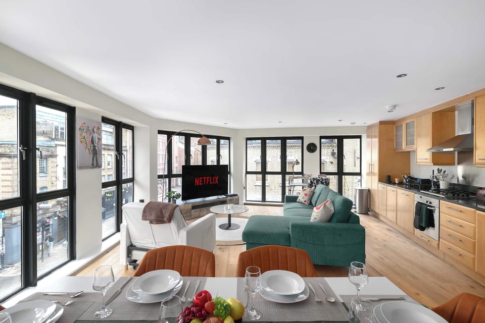 Gather, cook and unwind in this open-plan living space with Smart TV