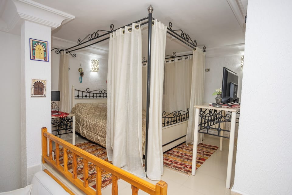 Comfort Quadruple Room | Laptop workspace, blackout drapes, iron/ironing board, free WiFi