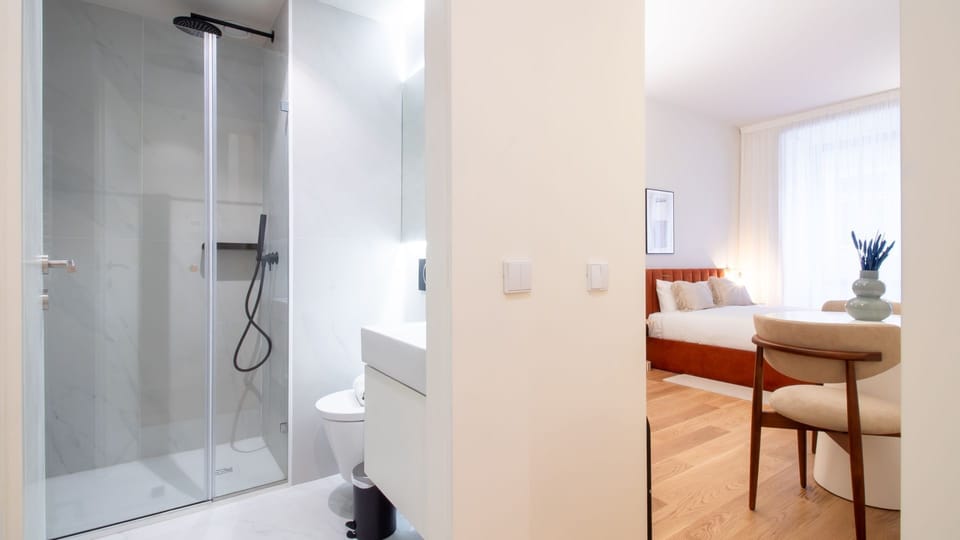 Modern bathroom with walk-in rainfall shower and sleek finishes—every detail designed for comfort.
#RainfallShower #BathroomDesign #LuxuryDetails #PortoStay
