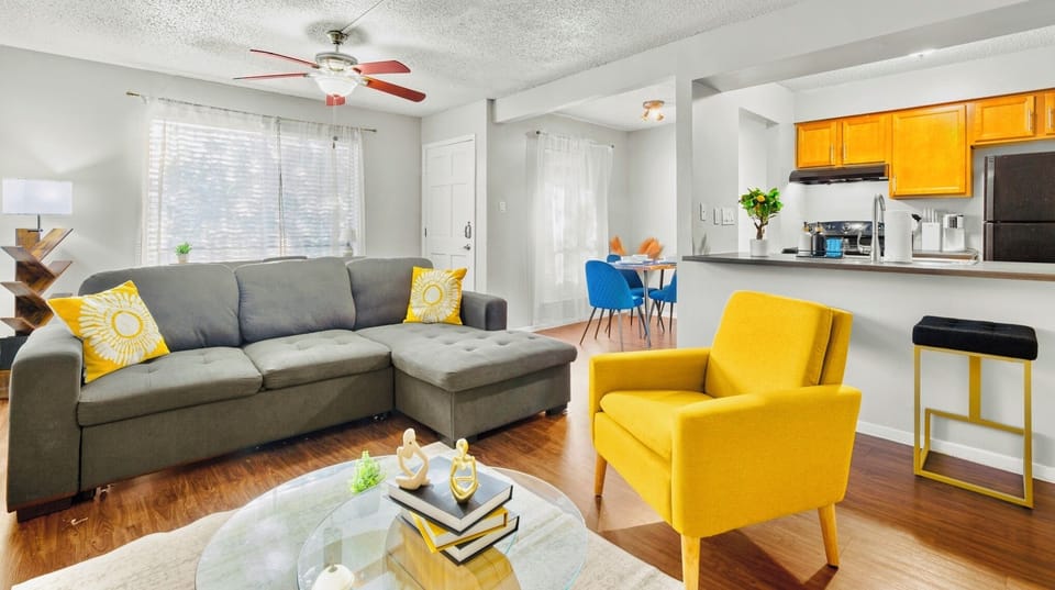 Living room ( queen sofa bed)