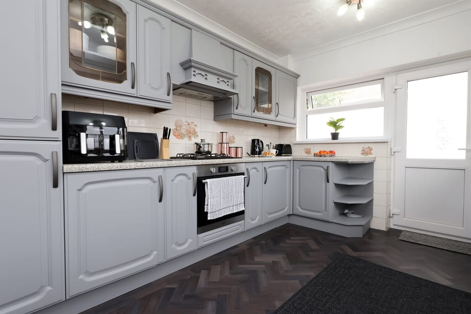 [Kitchen, Garden entrance]