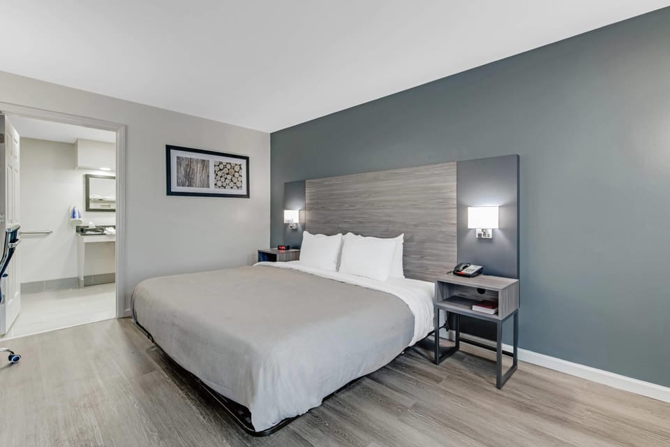 Room, 1 King Bed, Accessible, Non Smoking | Pillowtop beds, desk, blackout drapes, iron/ironing board
