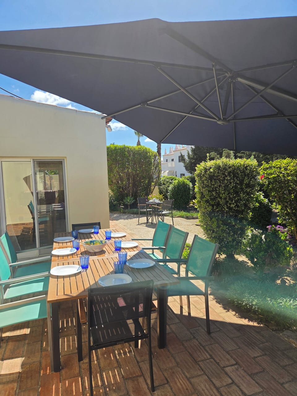 Garden/ Patio area with outdoor dining and seating