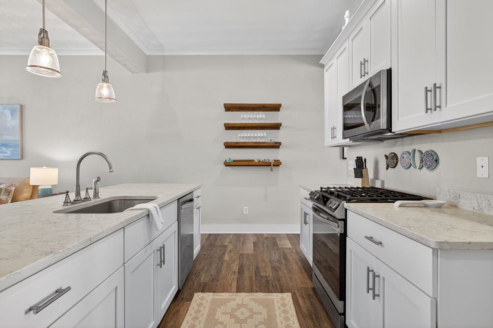 Open concept, fully stocked kitchen