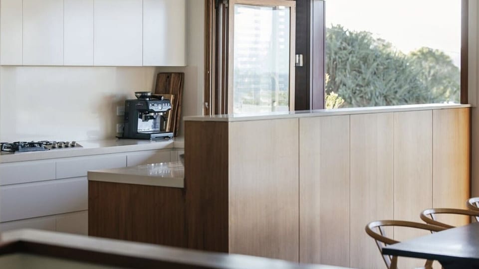 Gas cooktop and full-size kitchen, ready for everything from beach breakfasts to seafood dinners.