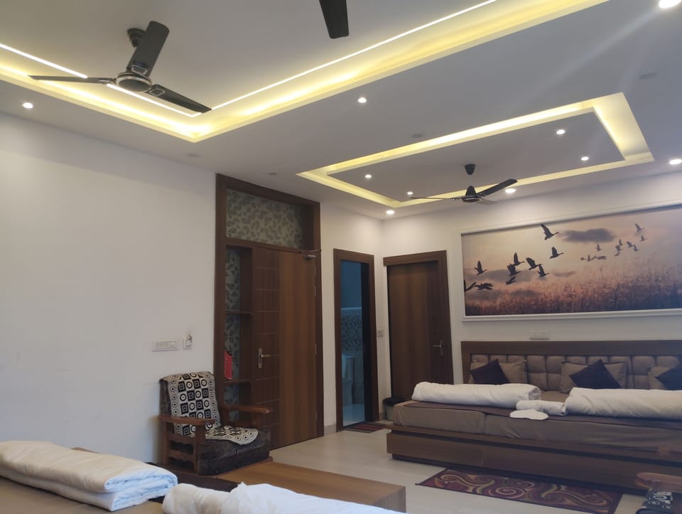 Deluxe Room, City View | Interior