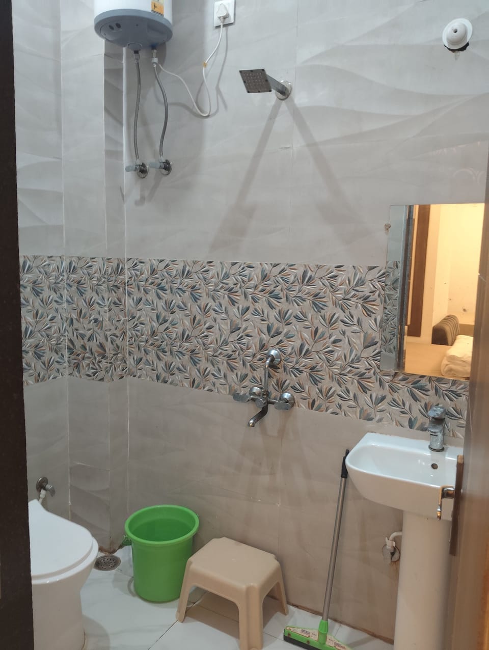 Deluxe Room, City View | Bathroom | Shower, towels