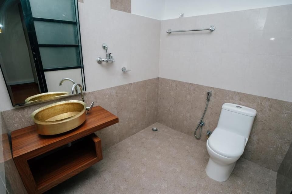Towels, soap, shampoo, toilet paper