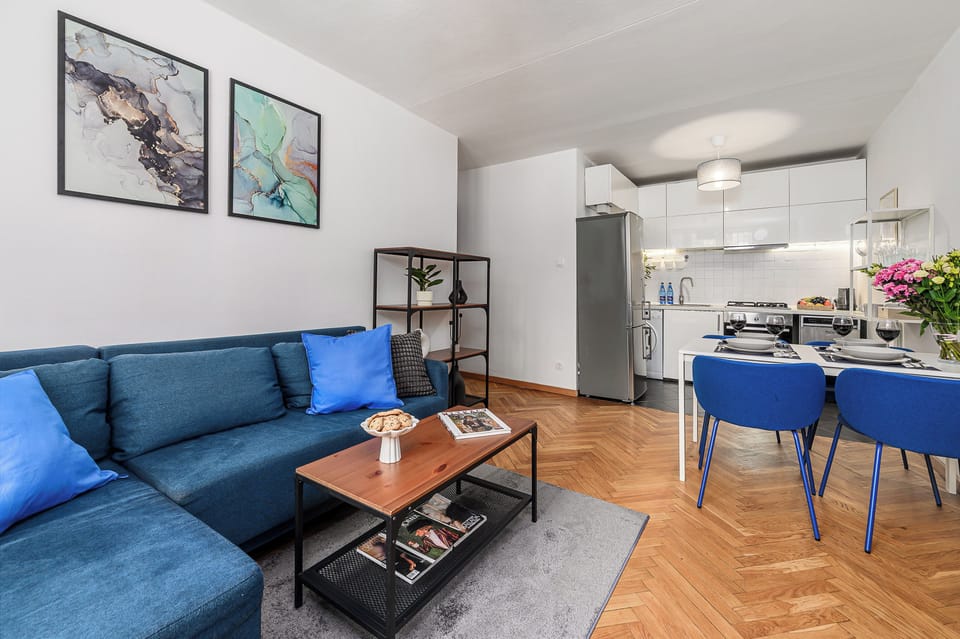 Deluxe Apartment, Non Smoking | Living area | 40-inch plasma TV with digital channels