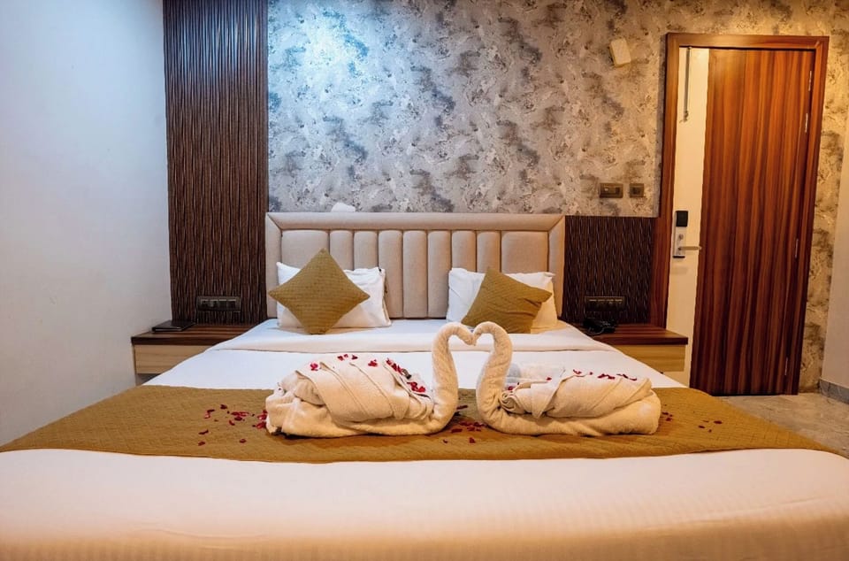 Premium Double Room, Air conditioning | Hypo-allergenic bedding, desk, soundproofing, free WiFi