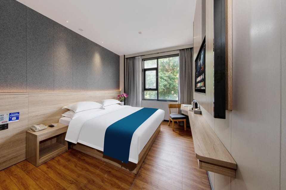 Executive Double Room, City View | Laptop workspace, free WiFi, bed sheets, wheelchair access