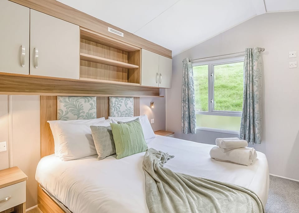 Bedroom, Bed, House