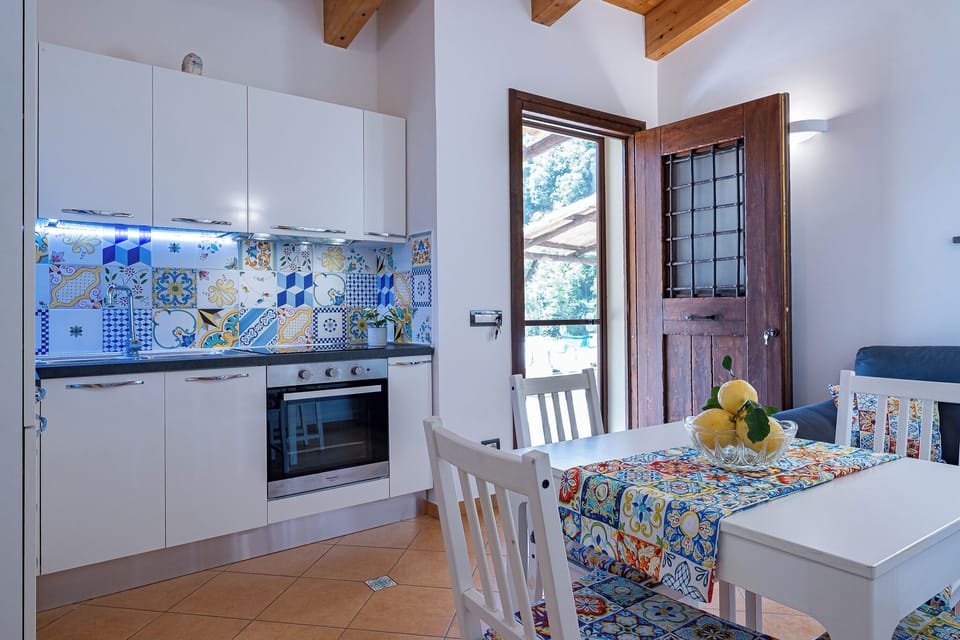 House, 2 Bedrooms, Air conditioning, Valley View | Private kitchen | Full-size fridge, microwave, oven, stovetop