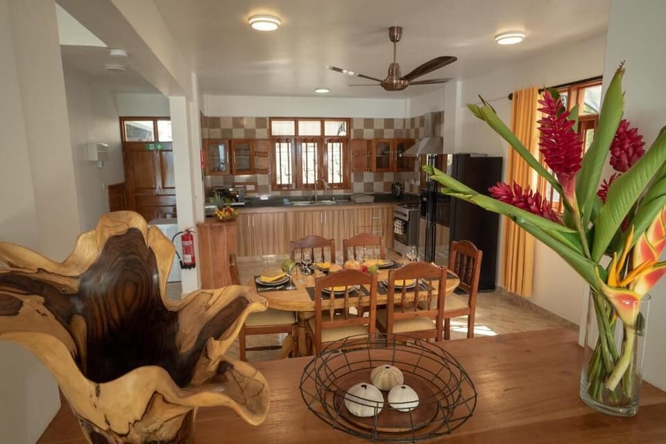 Family Villa, Ocean View | Dining