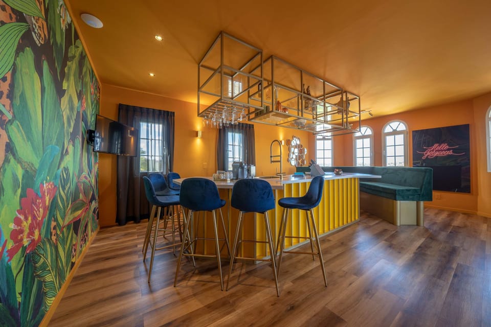 House | 9 bedrooms, Internet