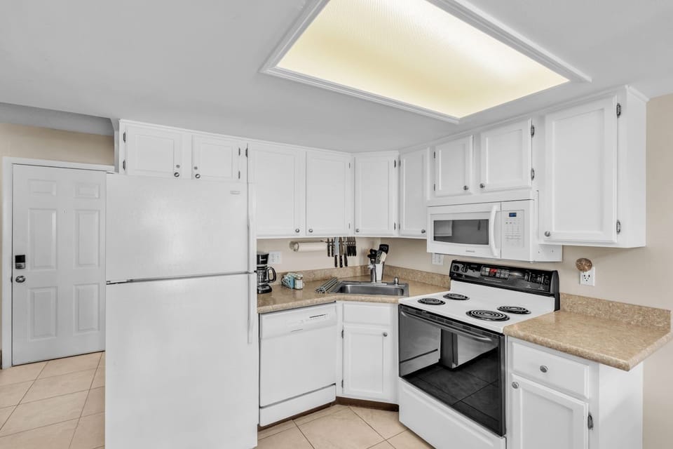 House, 2 Bedrooms | Private kitchen | Coffee/tea maker, fridge, oven, toaster