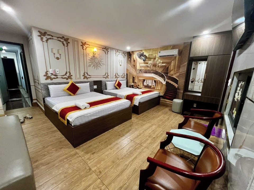 Family Room | Desk, free WiFi