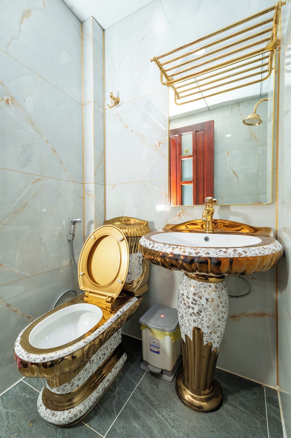 Family Room | Bathroom | Shower, rainfall showerhead, hair dryer, towels