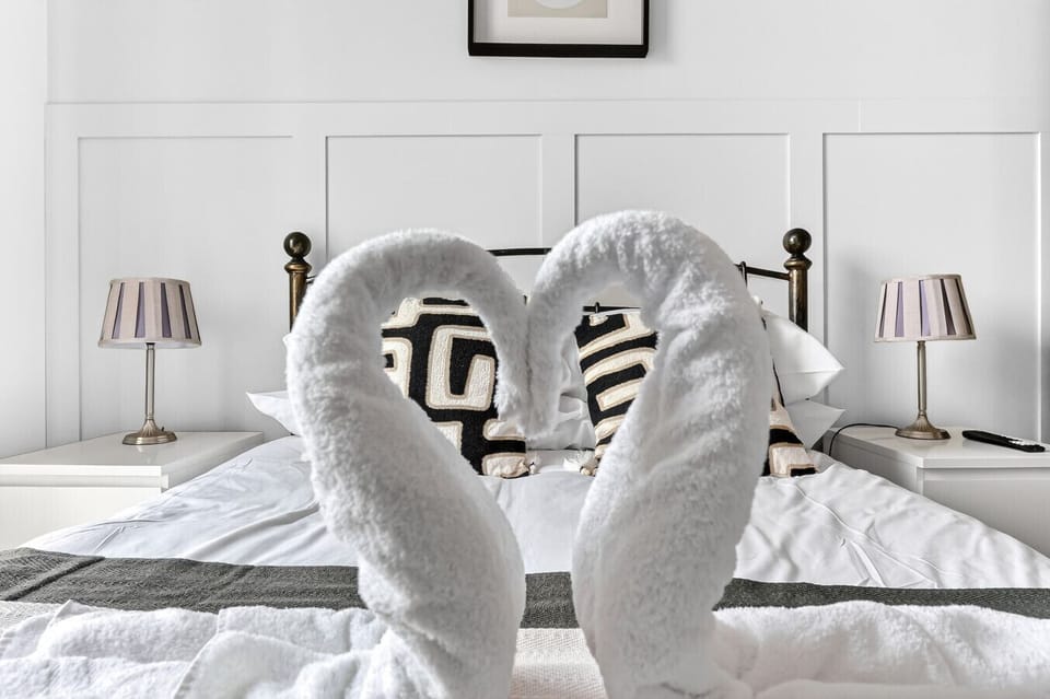Fresh linen and towels are provided.