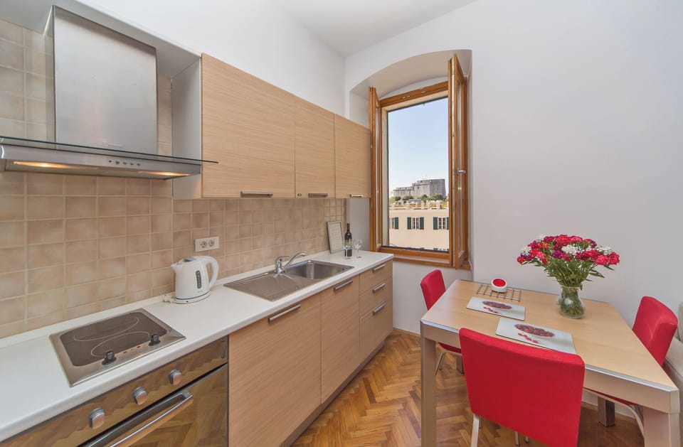 Comfort Studio | Private kitchen | Full-size fridge, oven, stovetop, coffee/tea maker