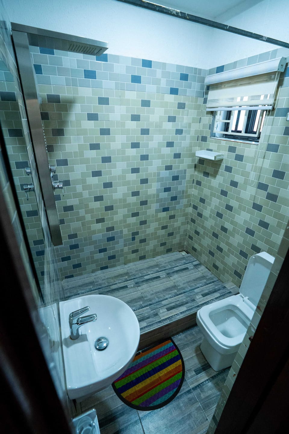 Bathroom | Free toiletries, towels, soap, toilet paper
