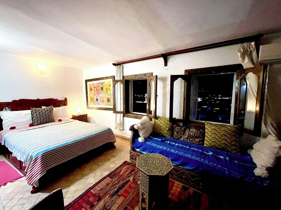 Deluxe Triple Room | Blackout drapes, iron/ironing board, free WiFi