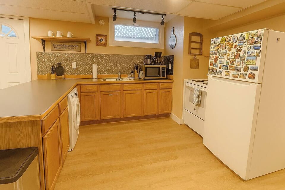 Classic Double Room | Shared kitchen facilities | Full-size fridge, microwave, oven, stovetop