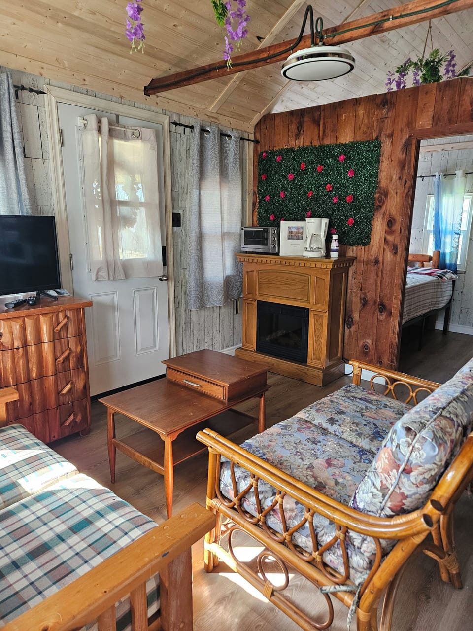 Basic Cabin, Lake View | Laptop workspace, WiFi (free)