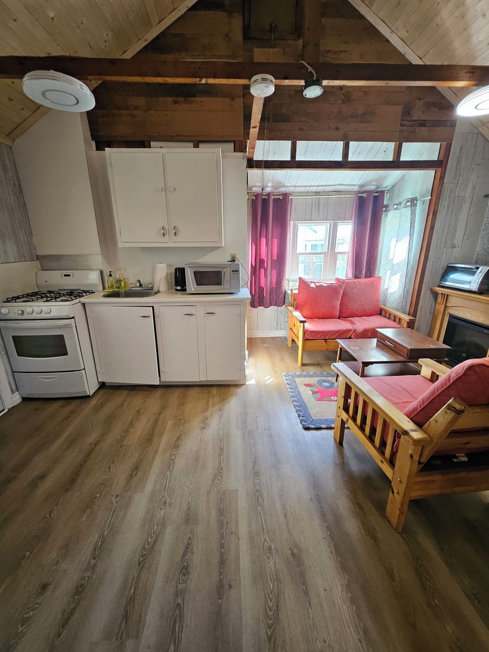 Basic Cabin, 2 Bedrooms, Lake View | Private kitchen | Mini-fridge