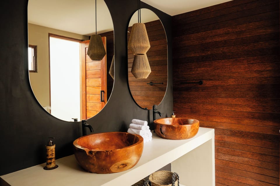 Premier Double Room, Pool View | Bathroom | Shower, free toiletries, hair dryer, slippers