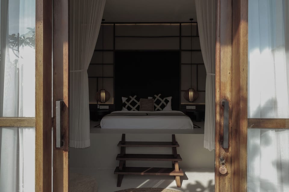 Standard Room, 1 King Bed | Select Comfort beds, minibar, in-room safe, individually decorated