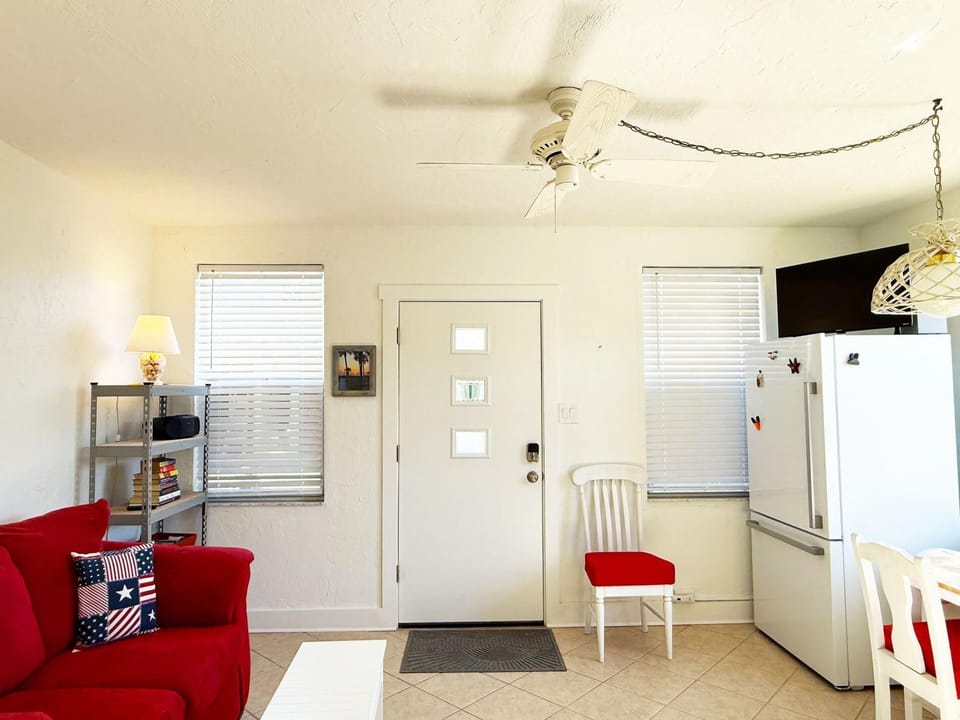 Venice Villas 1BR – Pool + Private Beach Access (6655)