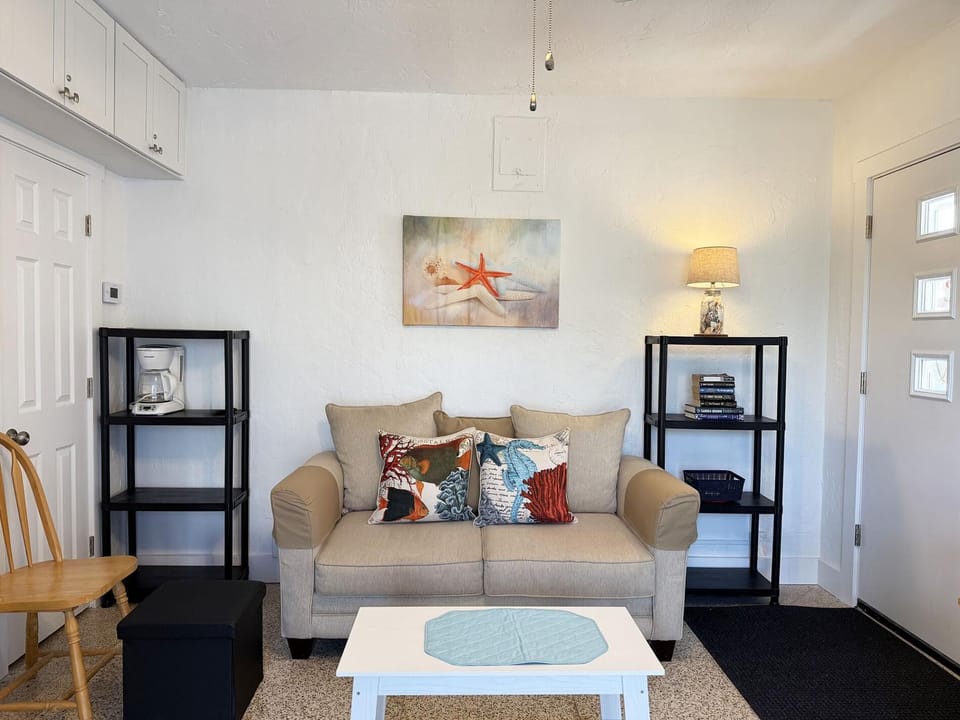 Venice Villas – 1BR Villa Steps to Beach + Pool (6642)