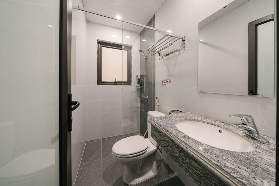 Double Room, Mountain View | Bathroom | Shower, rainfall showerhead, free toiletries, hair dryer