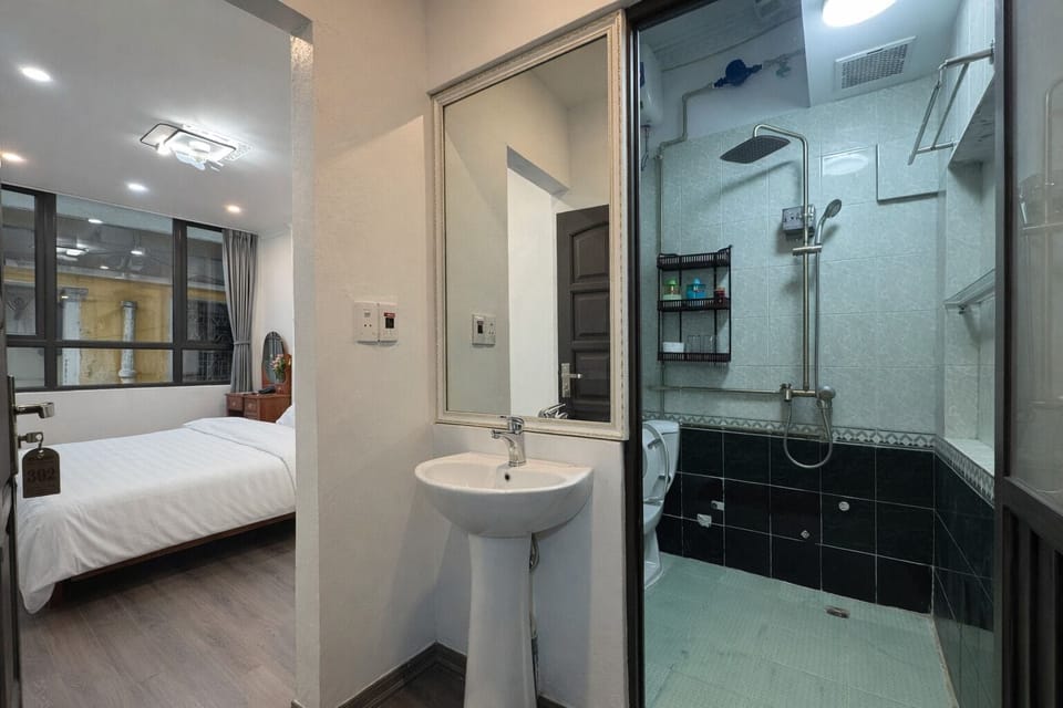 Superior Room, City View | Desk, laptop workspace, free WiFi