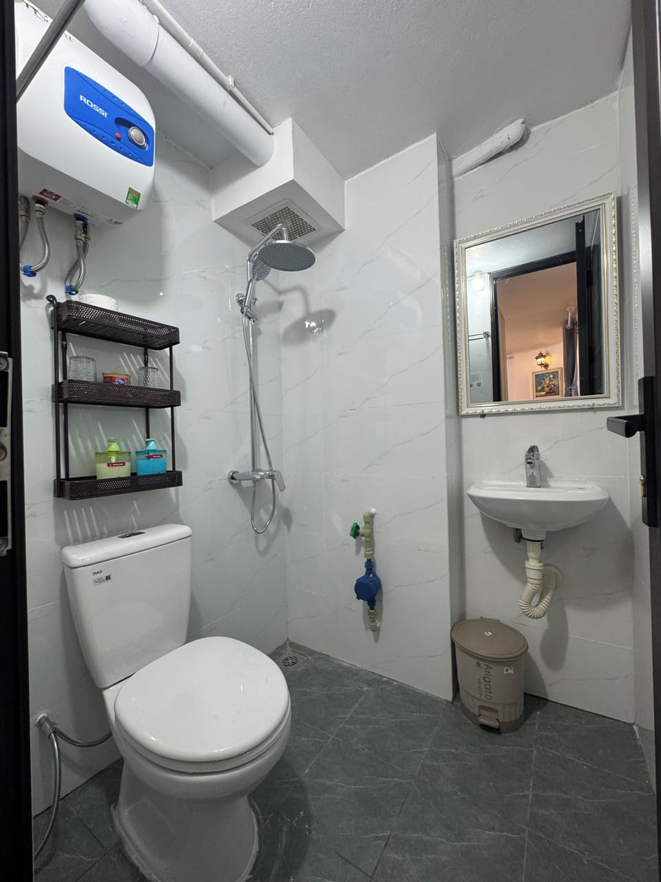 Deluxe Room, 1 Bedroom, City View | Bathroom | Shower, hair dryer
