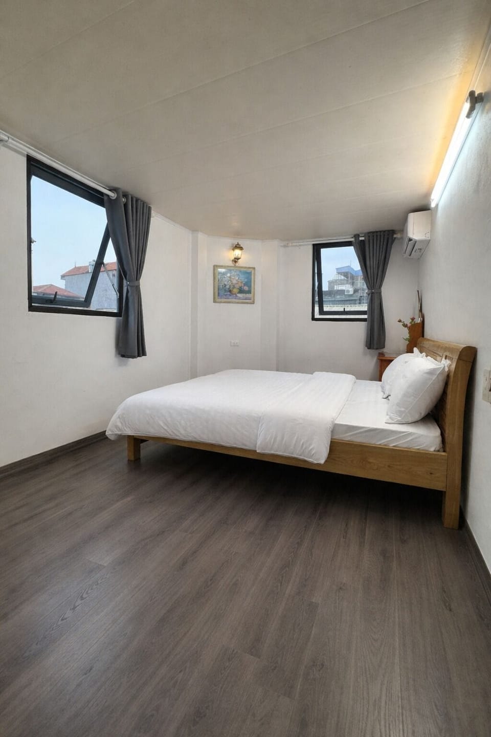 Deluxe Room, 1 Bedroom, City View | Desk, laptop workspace, free WiFi