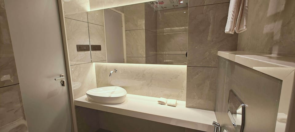 Towels, shampoo, toilet paper