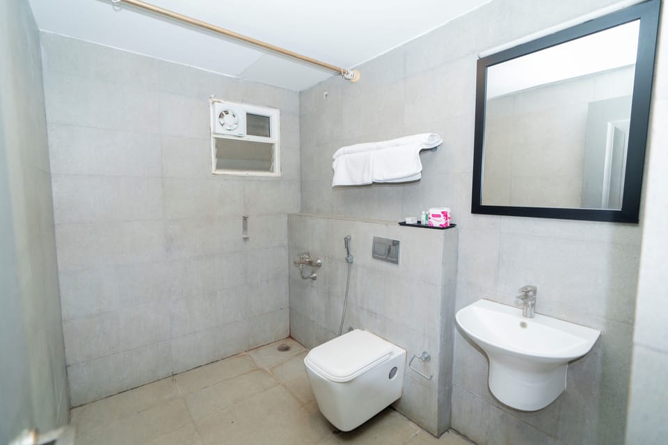 Executive Room | Bathroom | Free toiletries, hair dryer, towels, soap