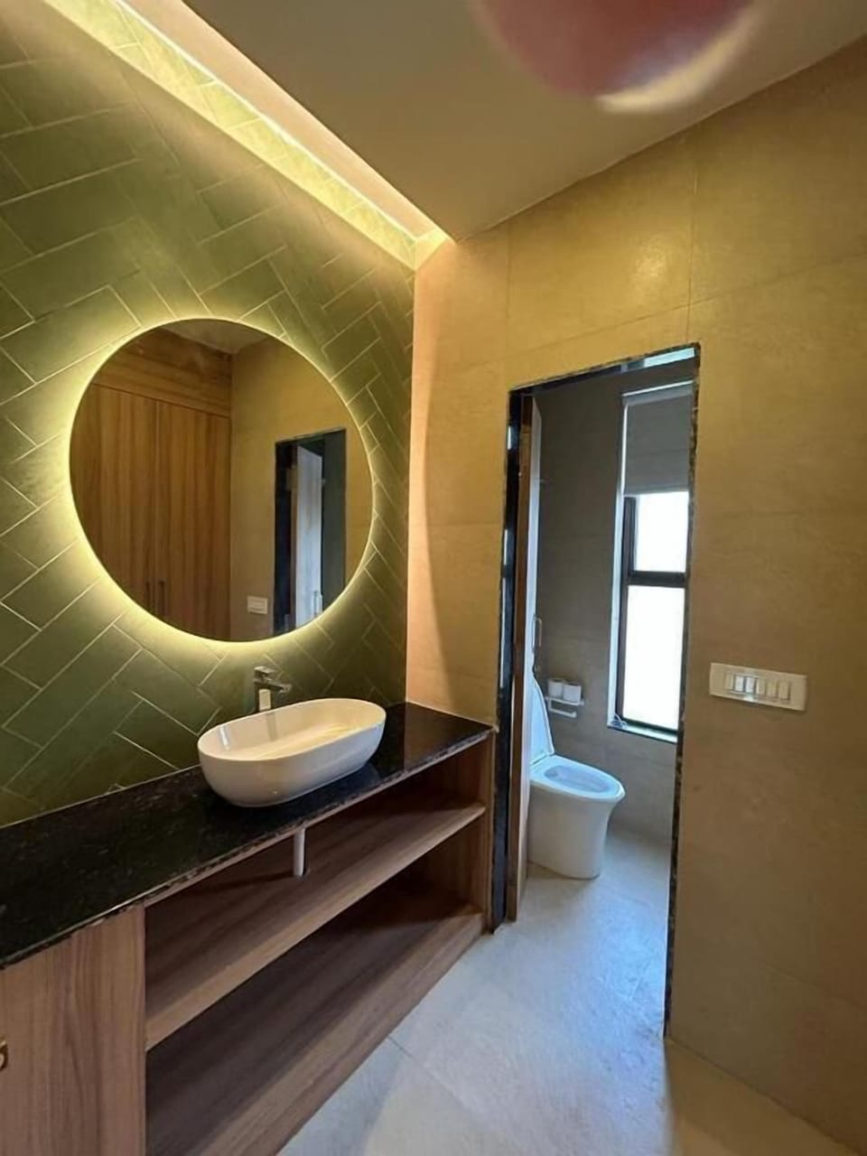 Family Studio Suite, Balcony | Bathroom | Shower, free toiletries, hair dryer, towels